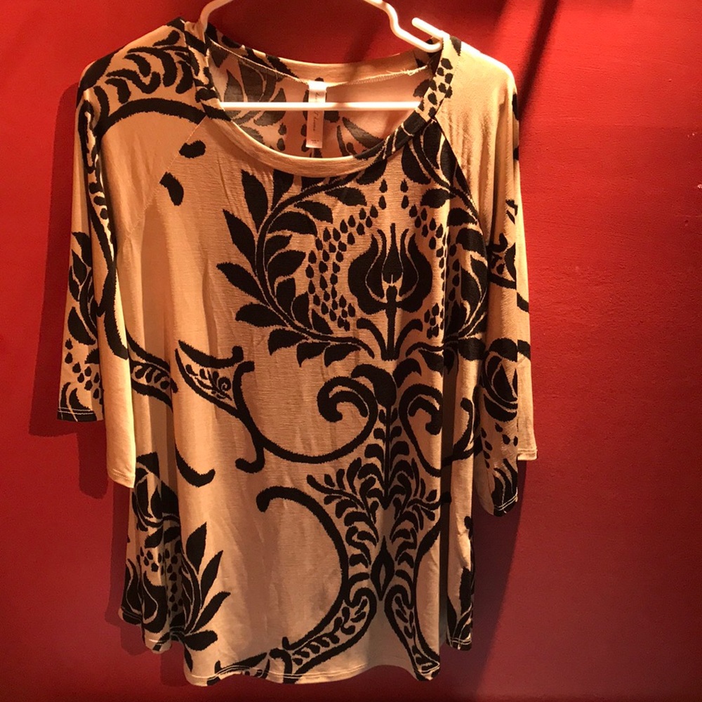 Discount Divas Top-size small